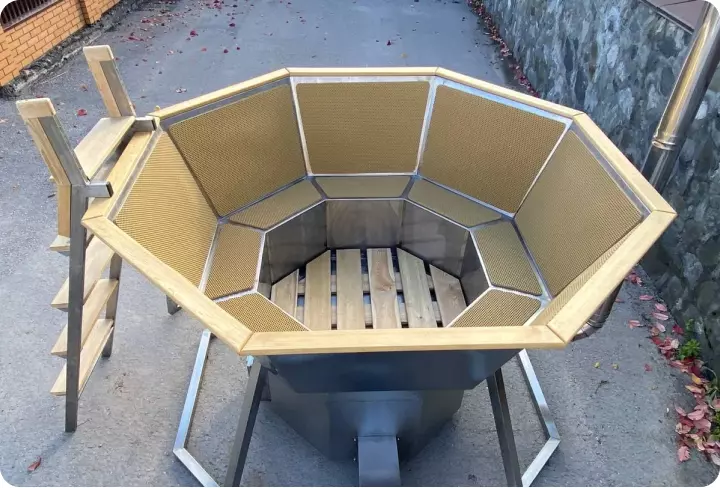 Выбирайте банный чан с комфортными сиденьями.